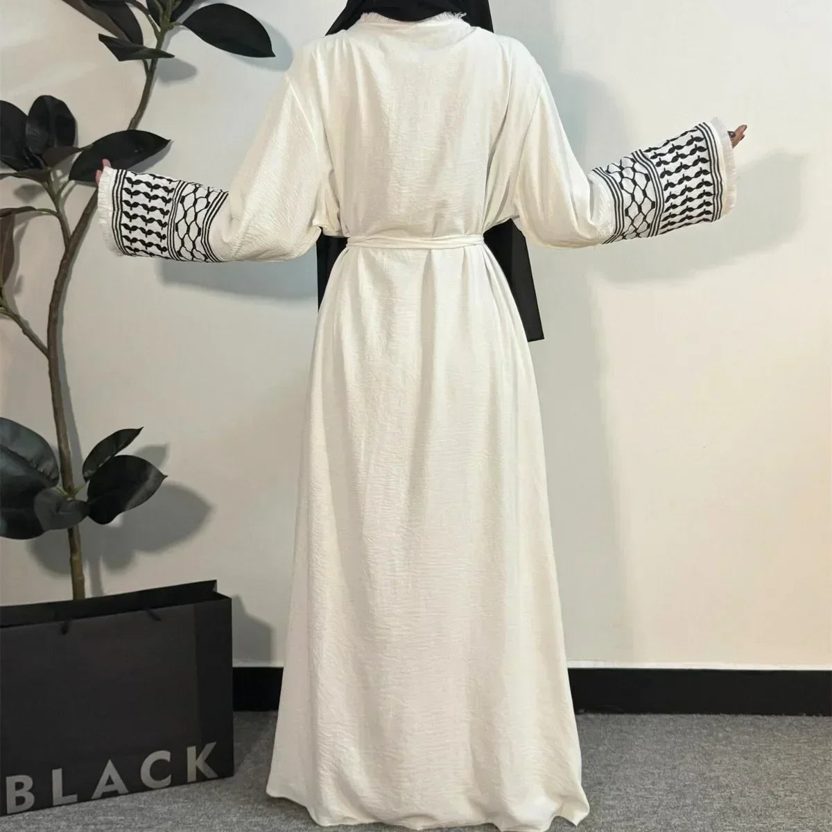 Alayna Borduren Abaya