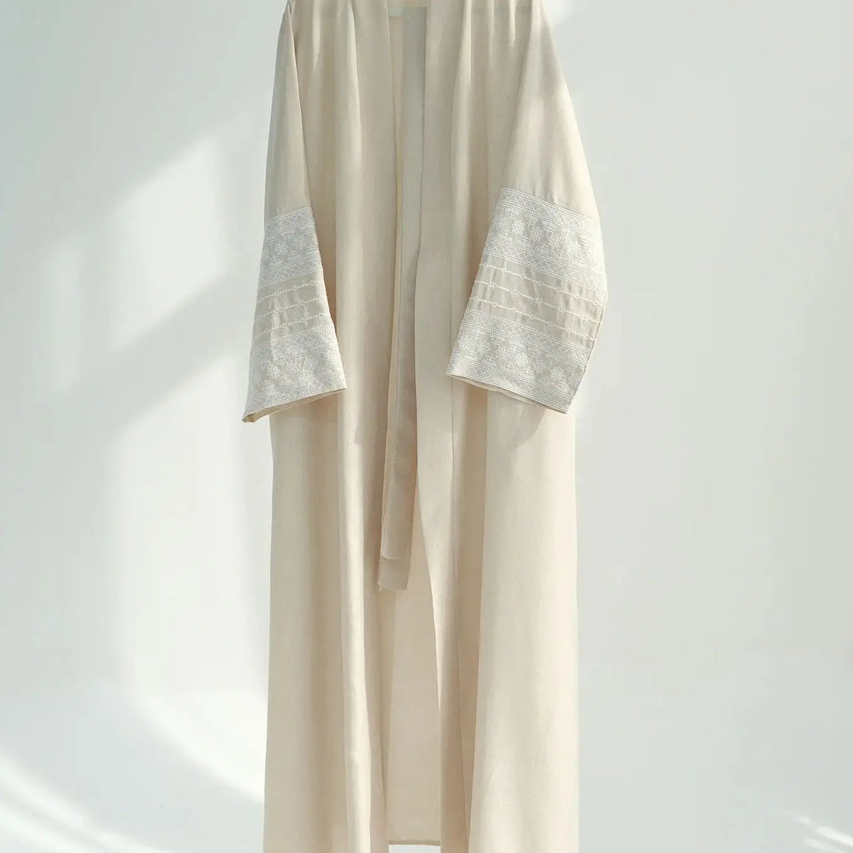 Noura Geborduurde Kimono