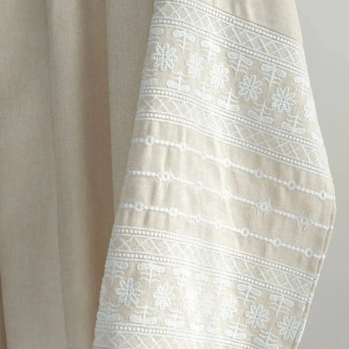 Noura Geborduurde Kimono