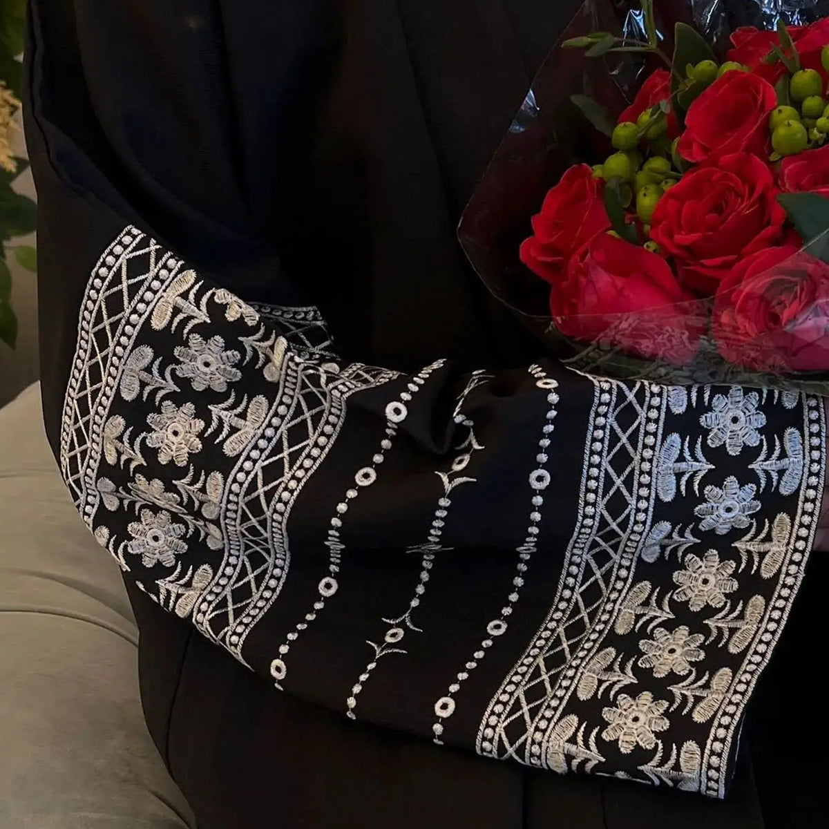Noura Geborduurde Kimono
