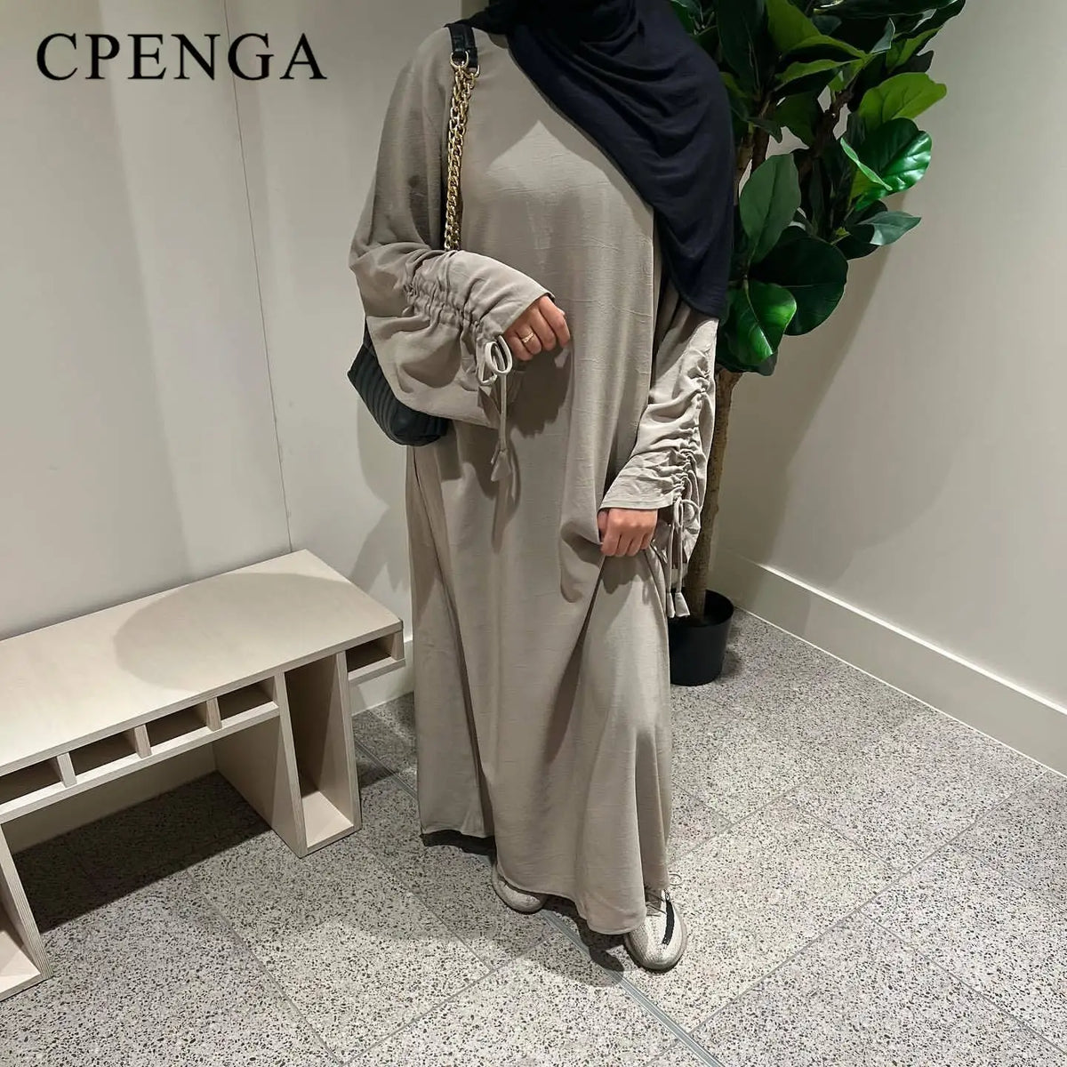 Amira Abaya Met Strikband