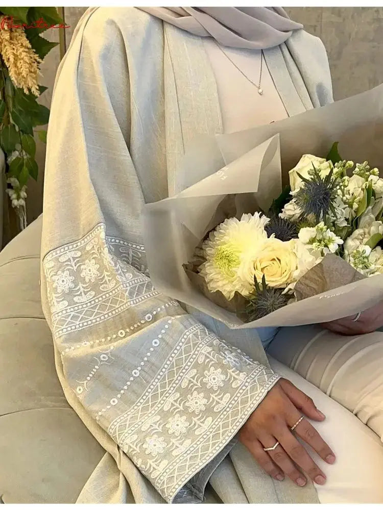 Noura Geborduurde Kimono